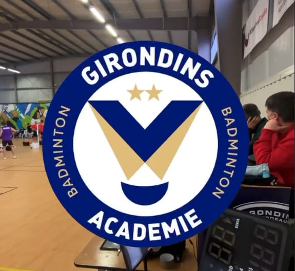 Écusson de la Gironde Badminton Académie sur une séance d'entraînement